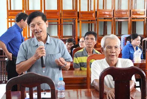 Cử tri xã Tam Nông, tỉnh Đồng Tháp phát biểu ý kiến