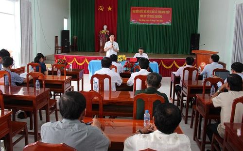 Quang cảnh buổi tiếp xúc cử tri xã Tam Nông, tỉnh Đồng Tháp