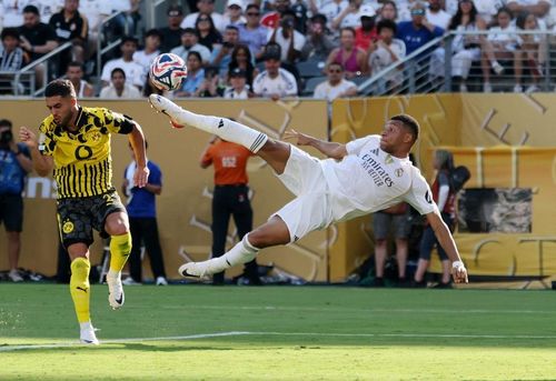 Mbappe ghi bàn thứ 44 ở mùa giải năm nay.