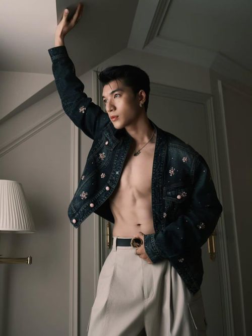 HIEUTHUHAI được chú ý khi là đại diện Việt Nam duy nhất dự show thời trang của Louis Vuitton tại Paris (Pháp). Ảnh: @hieuthuhai.