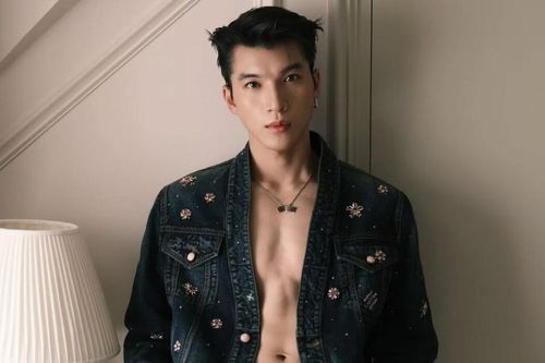 HIEUTHUHAI gây chú ý khi xuất hiện tại buổi trình diễn BST thời trang nam Xuân/Hè 2026 của Louis Vuitton. Ảnh: @hieuthuhai.