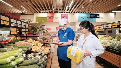  Công tác kiểm tra an toàn thực phẩm luôn được Saigon Co.op thực hiện thường xuyên và nghiêm túc. 