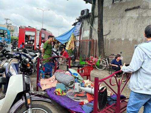  Đến khoảng 10 giờ 30, đám cháy cơ bản được khống chế. Ảnh: AX 
