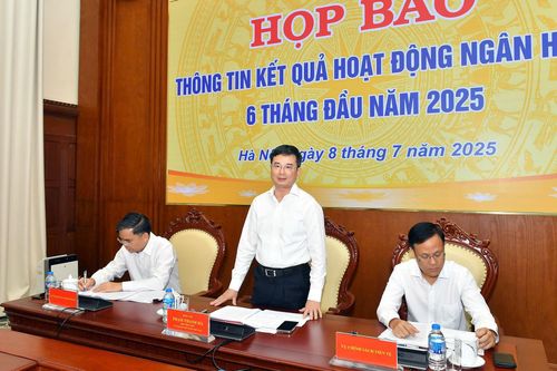 Phó Thống đốc NHNN Phạm Thanh Hà chủ trì Họp báo. Ảnh: NHNN