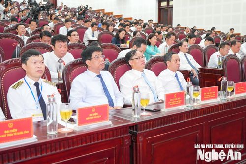 Đại diện các cơ quan Trung ương dự Kỳ họp thứ 31, HĐND tỉnh Nghệ An khóa XVIII, nhiệm kỳ 2021 - 2026. Ảnh: Thành Cường
