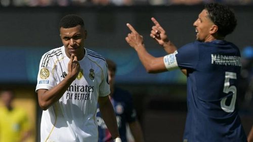  Biểu cảm thất thần, lúng túng của Mbappe sau trận thua đội bóng cũ PSG đang gây sốt trên mạng. 