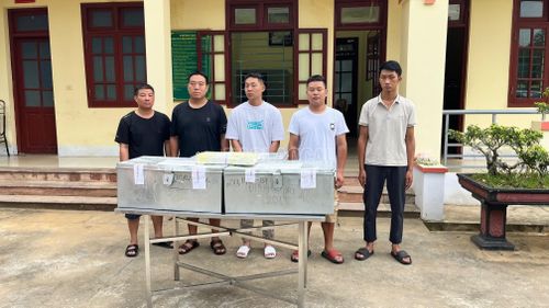 Các đối tượng liên quan cùng tang vật.