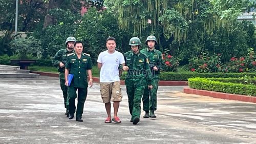 Áp giải đối tượng Diêu Tuấn Vũ.