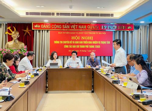 Tổng Biên tập Báo Hànôịmới Nguyễn Minh Đức phát biểu tại hội nghị. Ảnh: Ngọc Hà