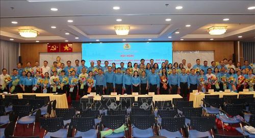 Lãnh đạo Liên đoàn Lao động Thành phố Hồ Chí Minh với các Công đoàn xã, phường, đặc khu.