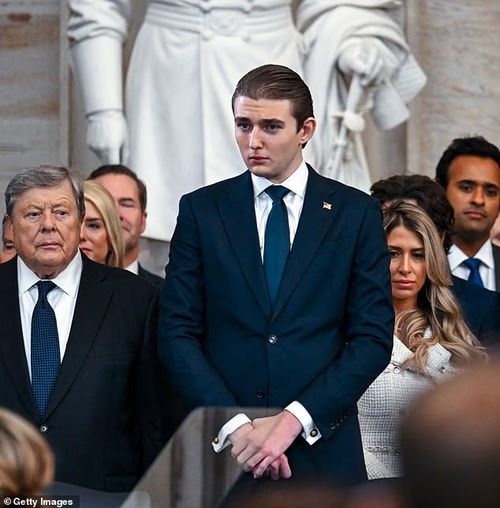 Cao hơn 2 mét, Barron Trump tiết lộ chế độ 'khắc nghiệt' để sở hữu chiều  cao khổng lồ - Tạp chí SaoStar