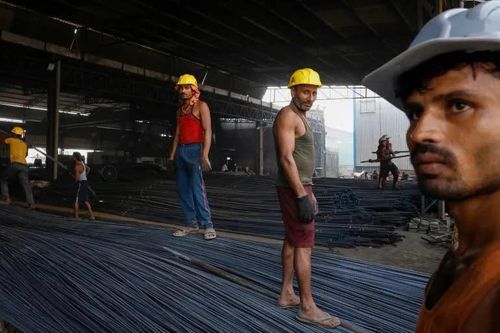 Người lao động không được trang bị đủ đồ bảo hộ.