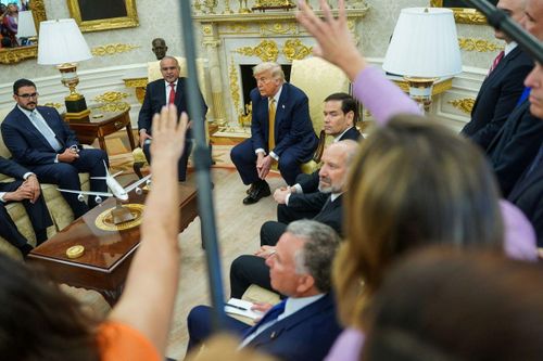 Tổng thống Mỹ Donald Trump trả lời câu hỏi của báo chí trong cuộc họp tại Phòng Bầu Dục của Nhà Trắng ngày 16/7/2025. Ảnh: Nathan Howard/Reuters