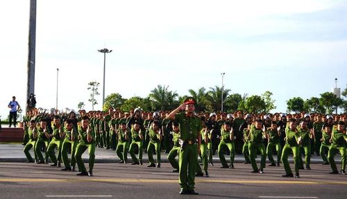 Công an tỉnh Gia Lai biểu diễn võ thuật mở màn buổi lễ ra quân -Ảnh: VGP/MT