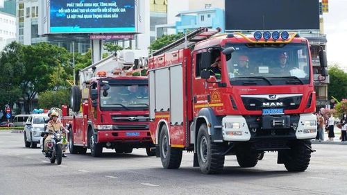 Các phương tiện, lực lượng cơ động diễu hành tại lễ ra quân - Ảnh: VGP/MT