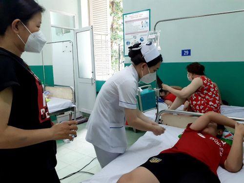 Một số bệnh viện ghi nhận số ca đến khám và điều trị sốt xuất huyết tăng cao. Ảnh: S.X