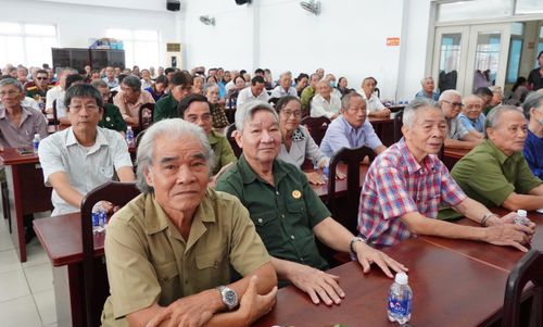 Các đại biểu tham dự lễ kỷ niệm 78 năm Ngày Thương binh - Liệt sĩ phường Tăng Nhơn Phú. Ảnh: THU HƯỜNG
