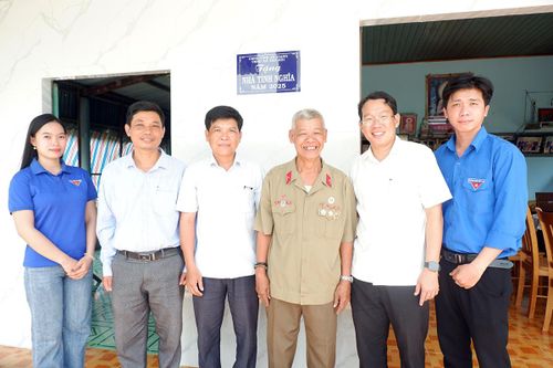 Căn nhà Tình nghĩa không chỉ là mái ấm vật chất, mà còn là biểu tượng sống động của lòng tri ân