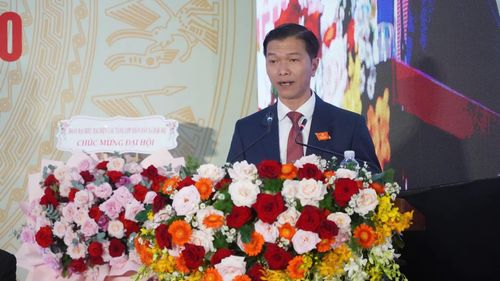 Phó Bí thư Đảng ủy, Chủ tịch UBND xã Đắk Mil Nguyễn Quốc Dũng phát biểu tại đại hội.