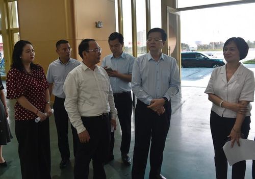 Tiếp đó, chiều tối 4.8, Phó Thủ tướng Mai Văn Chính tiếp tục kiểm tra tiến độ các công việc liên quan đến Triển lãm
