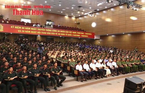Các đại biểu tham dự chương trình.