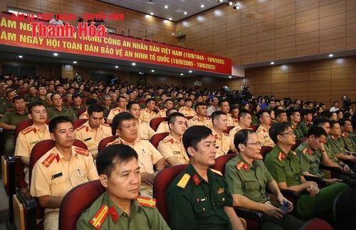 Các đại biểu tham dự chương trình.