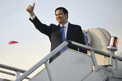 Ngoại trưởng Mỹ Marco Rubio tuyên bố chương trình thí điểm kéo dài 12 tháng sẽ nhắm đến du khách đến từ các quốc gia có tỷ lệ công dân ở quá hạn thị thực cao. Ảnh: Politico.