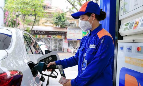 Giá xăng tăng từ 207 đồng - 234 đồng/lít. Ảnh minh họa