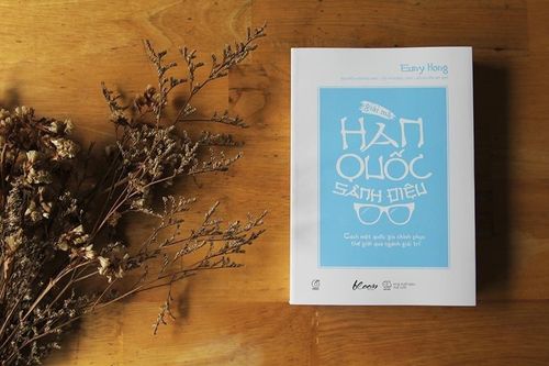 Cuốn Giải mã Hàn Quốc sành điệu của Euny Hong phân tích chiến lược quyền lực mềm đưa Hàn lưu ra thế giới.