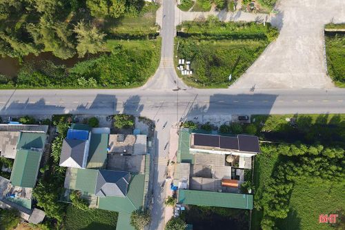 Ông Nguyễn Tiến Dũng – Phó Trưởng phòng phụ trách Phòng Quản lý vận tải, phương tiện và ATGT (Sở Xây dựng Hà Tĩnh) cho hay: Ngoài 4 nút giao trên, UBND tỉnh còn quyết định về việc phê duyệt chủ trương đầu tư dự án đầu tư cụm đèn tín hiệu giao thông tại 9 ngã ba, ngã tư khác trên địa bàn tỉnh với tổng mức đầu tư 28,5 tỷ đồng, được trích từ nguồn vốn tăng thu tiết kiệm chi ngân sách tỉnh giai đoạn 2021 - 2024 tại Nghị quyết số 241/NQ-HĐND ngày 18/4/2025 của HĐND tỉnh.