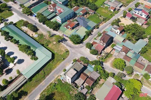 Tương tự, tại khu vực ngã tư giao quốc lộ 281 (QL281) với đường huyện 112 (ĐH.112, thường gọi là đường cứu hộ cứu nạn Phù Lưu – thị trấn Lộc Hà), gần Bệnh viện Đa khoa Lộc Hà, thuộc địa phận xã Lộc Hà, cũng sẽ được triển khai các giải pháp đảm bảo ATGT.