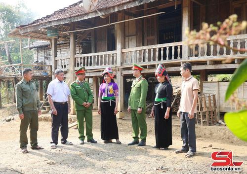 Lực lượng Công an tuyên truyền nhân dân tích cực tham gia tố giác phát giác tội phạm. Ảnh: Trung Hiếu (CTV)