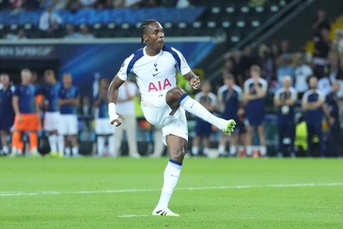 Tottenham thua đáng tiếc ở loạt luân lưu