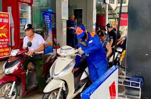 5 mặt hàng xăng, dầu đồng loạt giảm giá bán từ chiều 14-8. Ảnh minh họa