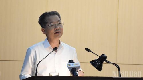 Đồng chí Nguyễn Văn Quảng, Ủy viên Trung ương Đảng, Bí thư Thành ủy, Trưởng Đoàn đại biểu Quốc hội thành phố Đà Nẵng phát biểu kết luận hội nghị. (Ảnh: ANH ĐÀO)