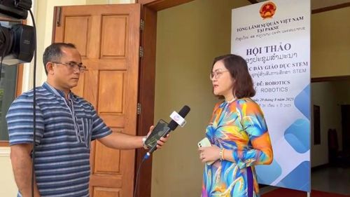  Giám đốc Sở Giáo dục và Đào tạo tỉnh Cao Bằng trả lời phỏng vấn bên lề Hội thảo. 