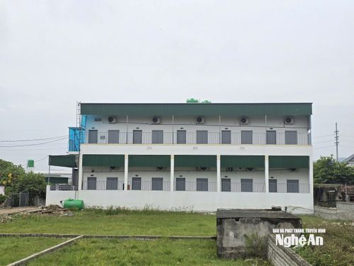Dãy trọ 2 tầng khang trang nhưng không có người thuê. Ảnh: Tiến Hùng