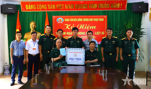 Bộ tư lệnh 86 thăm, tặng quà Trung tâm Điều dưỡng thương binh Thuận Thành.