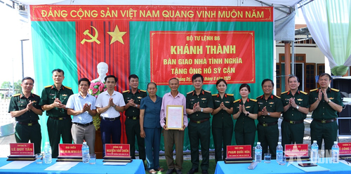 Bàn giao nhà tình nghĩa tại tỉnh Quảng Trị.