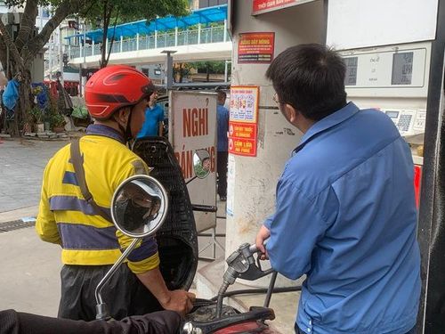 Giá xăng tiếp tục tăng trong kỳ điều hành ngày 4/9. Ảnh: Nguyễn Khánh