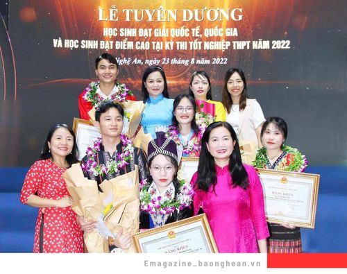 Nhiều học sinh đồng bào dân tộc thiểu số có hoàn cảnh khó khăn đã nỗ lực vươn lên và gặt hái những thành tích ấn tượng. Ảnh: Thanh Quỳnh
