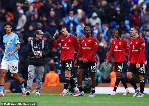 MU đang đứng thứ 14 trên bảng xếp hạng Premier League.