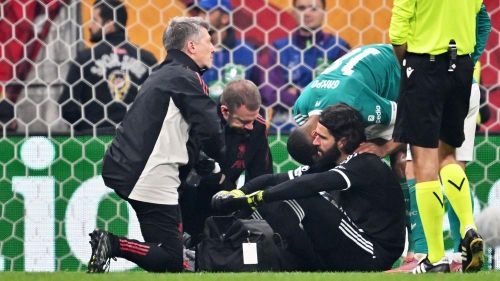Liverpool còn mất thủ môn số một Alisson vì chấn thương