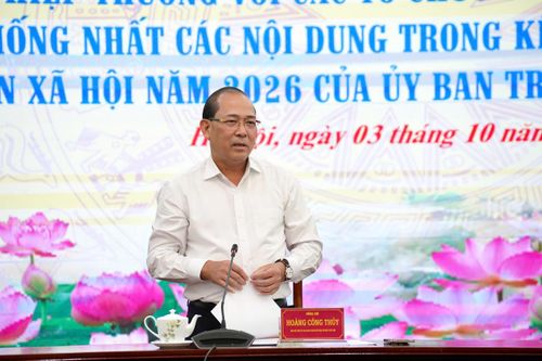 Phó Chủ tịch UBTƯ MTTQ Việt Nam Hoàng Công Thủy phát biểu tại Hội nghị. Ảnh: Văn Hoa