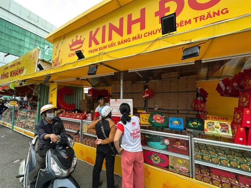 Bánh trung thu được tiêu thụ mạnh trong dịp rằm tháng Tám