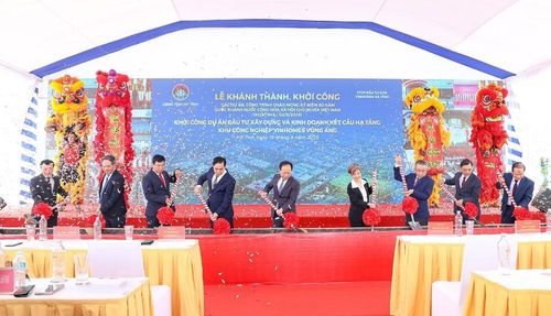 Hà Tĩnh mới đây đã khởi công 3 dự án lớn: Dự án đầu tư xây dựng và kinh doanh kết cấu hạ tầng khu công nghiệp Vinhomes Vũng Áng; Dự án xây dựng khu tái định cư phường Hà Huy Tập; Dự án thí điểm nhà ở xã hội tại phường Thạch Linh giai đoạn II.