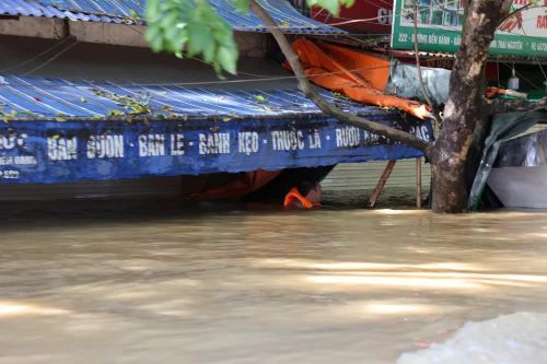 Phường Phan Đình Phùng, tỉnh Thái Nguyên nước ngập sâu. Ảnh: Nhật Anh - TTXVN