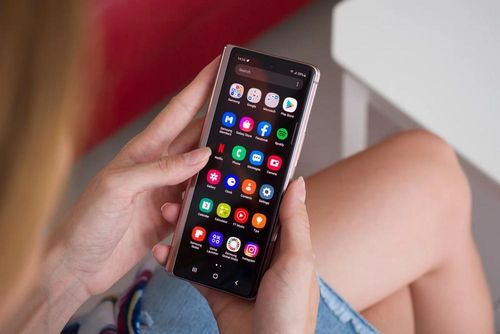 Galaxy Z Fold 2 được ra mắt vào năm 2020 và không hề hoàn hảo