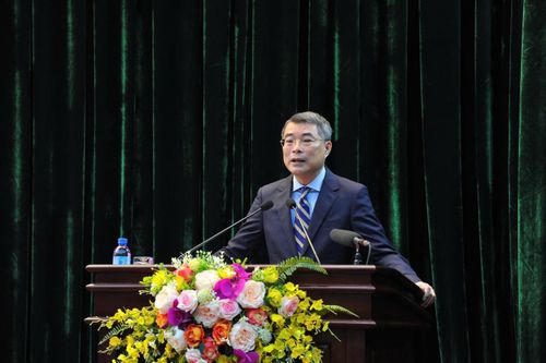 Đồng chí Lê Minh Hưng, Ủy viên Bộ Chính trị, Bí thư Trung ương Đảng, Trưởng Ban Tổ chức Trung ương phát biểu giao nhiệm vụ tại hội nghị