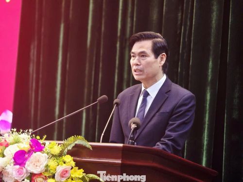 Tân Bí thư Tỉnh ủy Lạng Sơn Hoàng Quốc Khánh phát biểu nhận nhiệm vụ. 